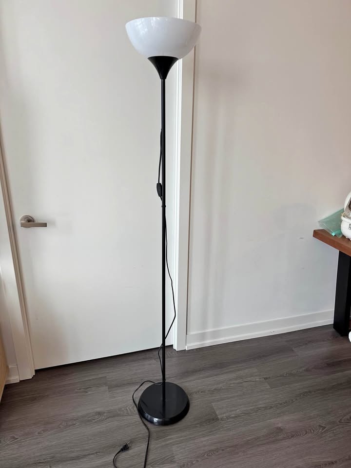 IKEA TÅGARP Floor lamp (Include bulb)