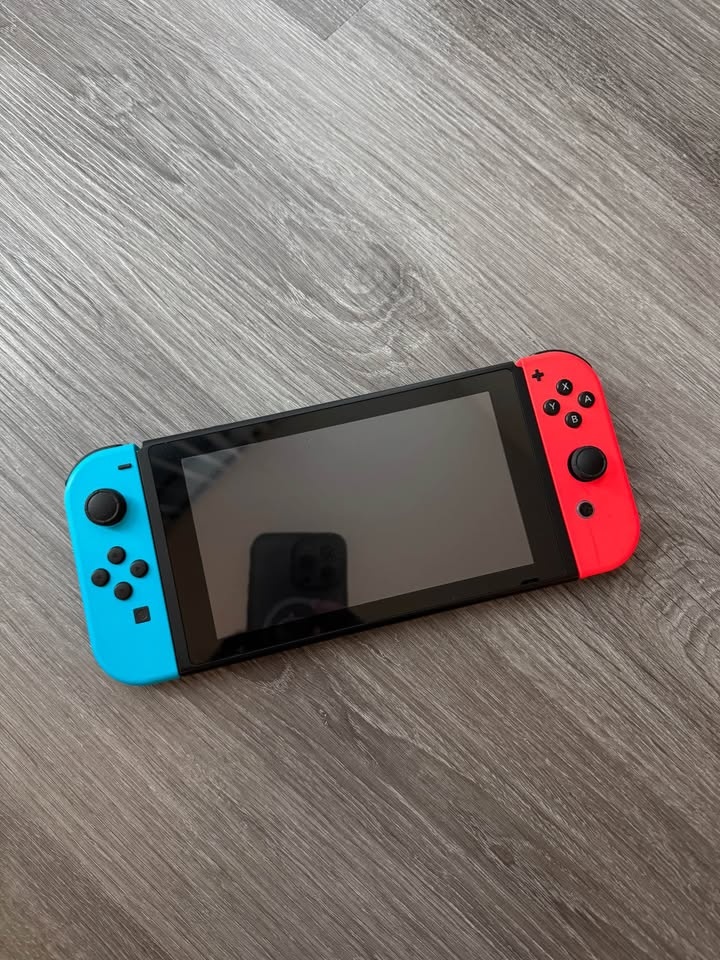 Nintendo Switch Console - photo 2