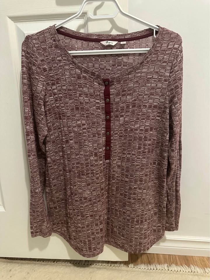 Maternity tops size Small - photo 2
