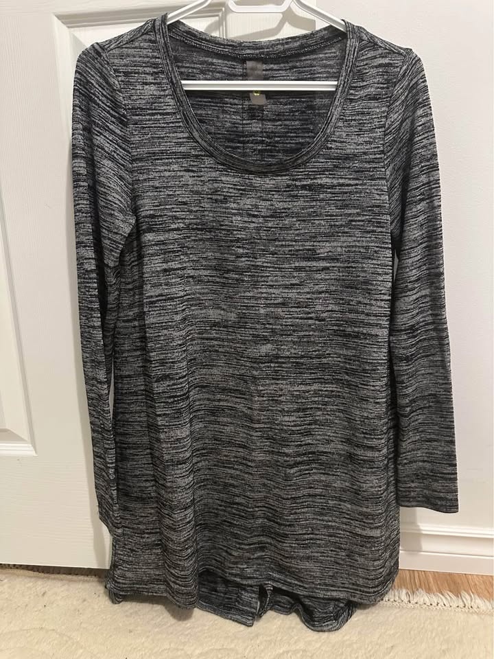Maternity tops size Small - photo 3