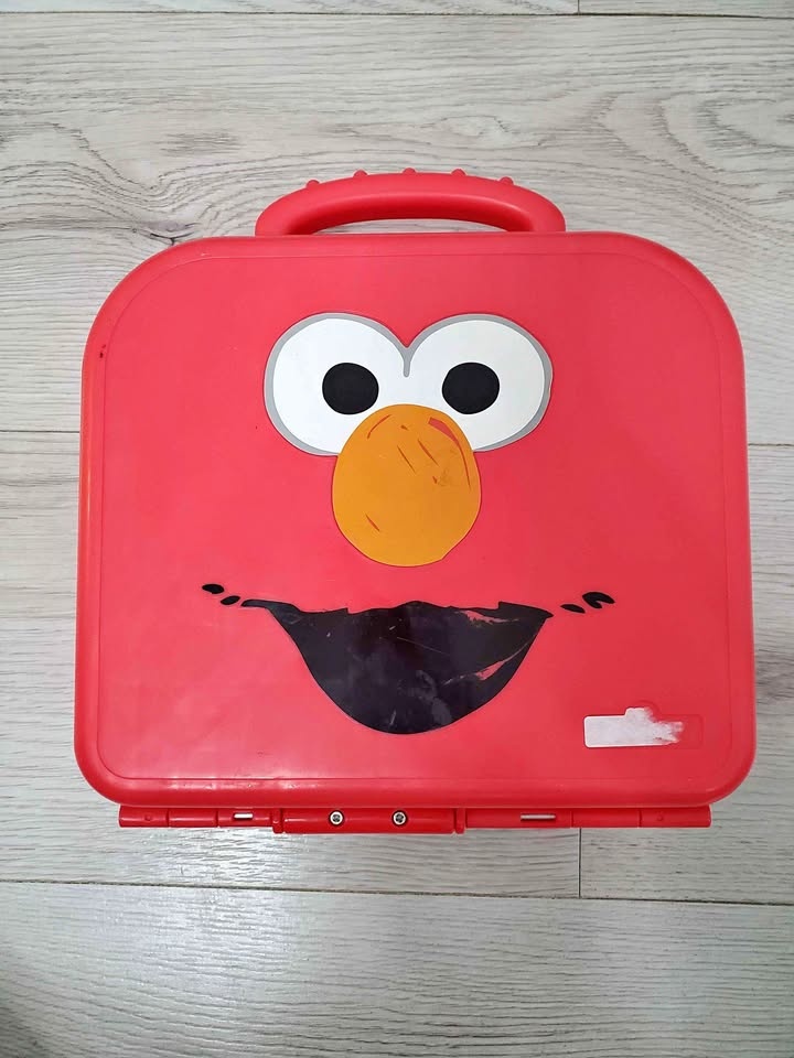 Elmo on the Go Letter Case