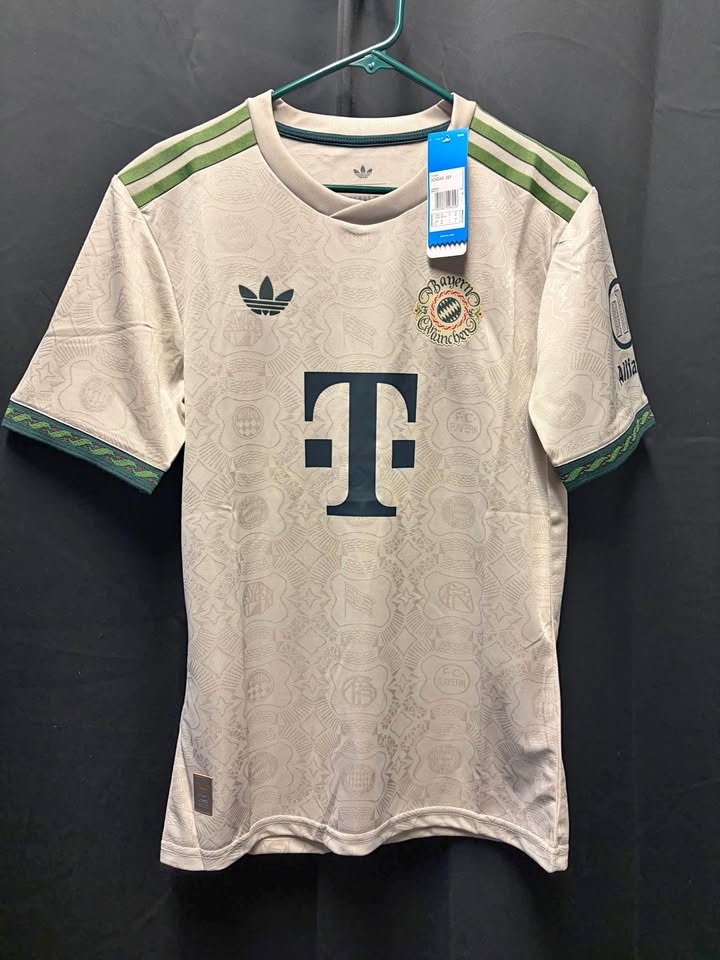Bayern Munich 2025/26 Wiesn Festival Jersey - Medium