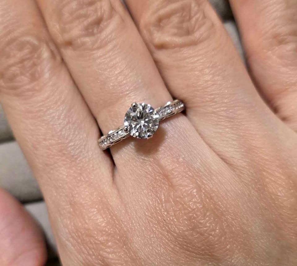 New Moissanite 1 carat sterling sliver ring