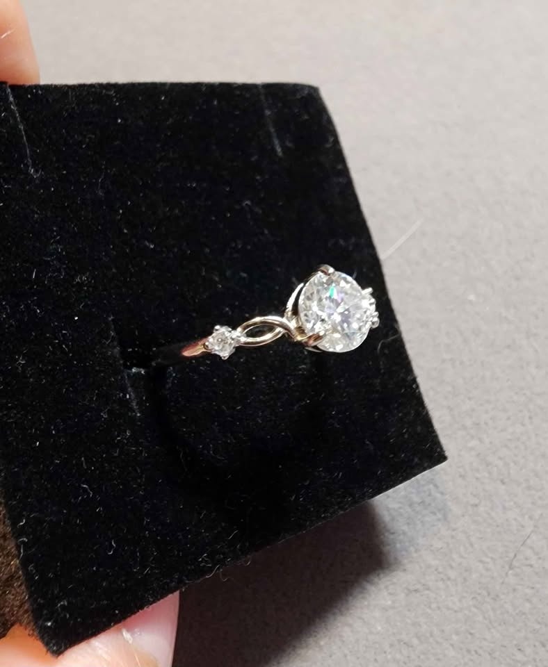 New Moissanite 1 carat sterling sliver ring - photo 3