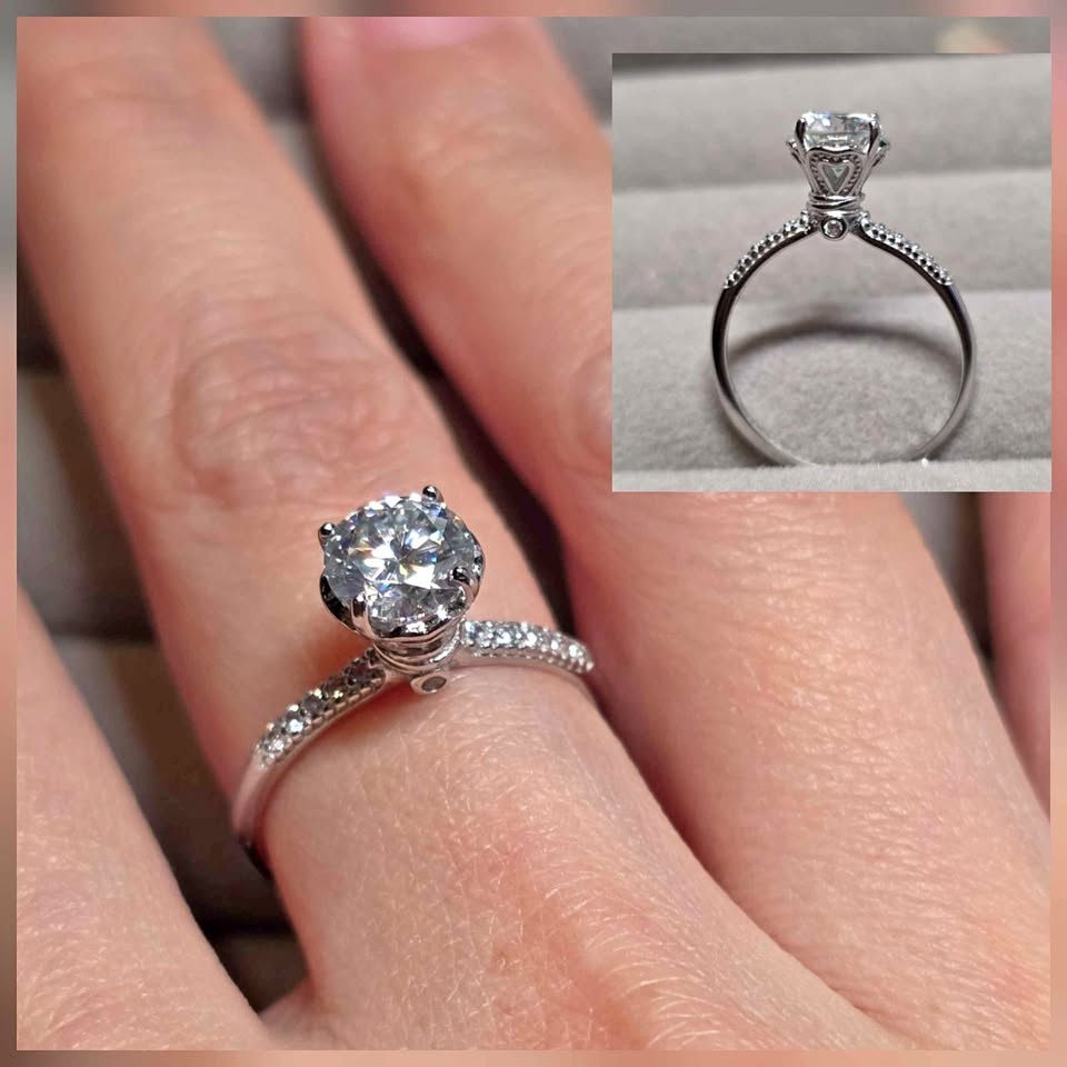 New Moissanite 1 carat sterling silver Ring