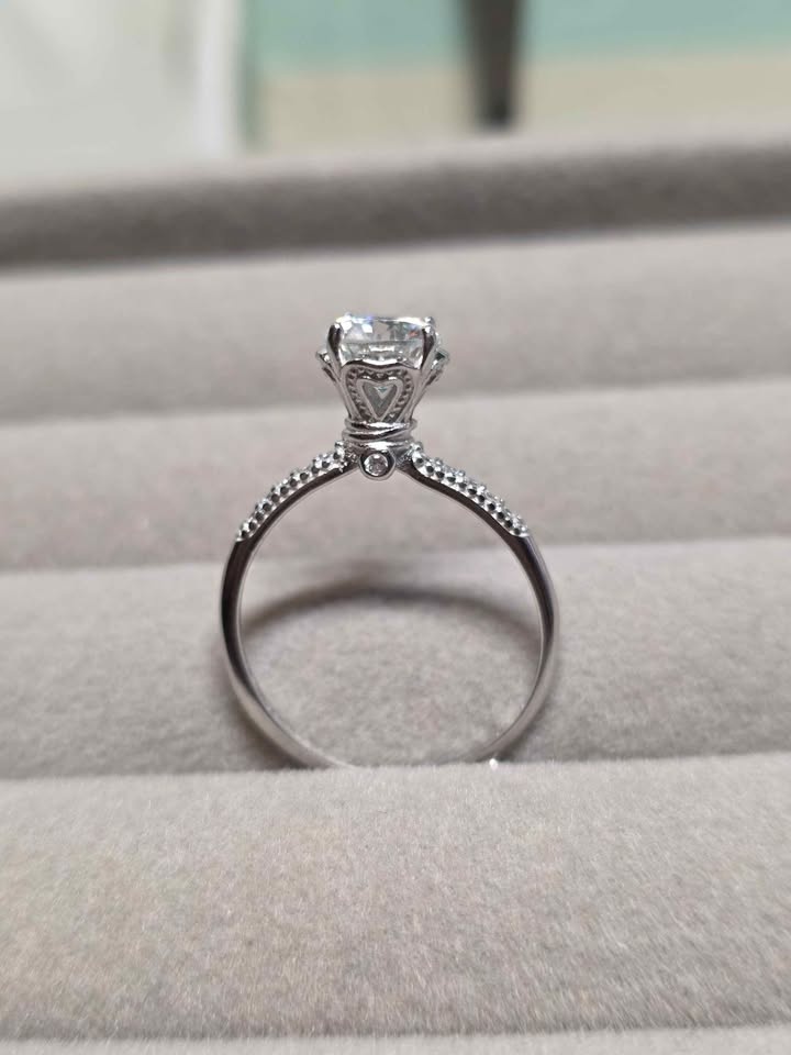New Moissanite 1 carat sterling silver Ring - photo 3