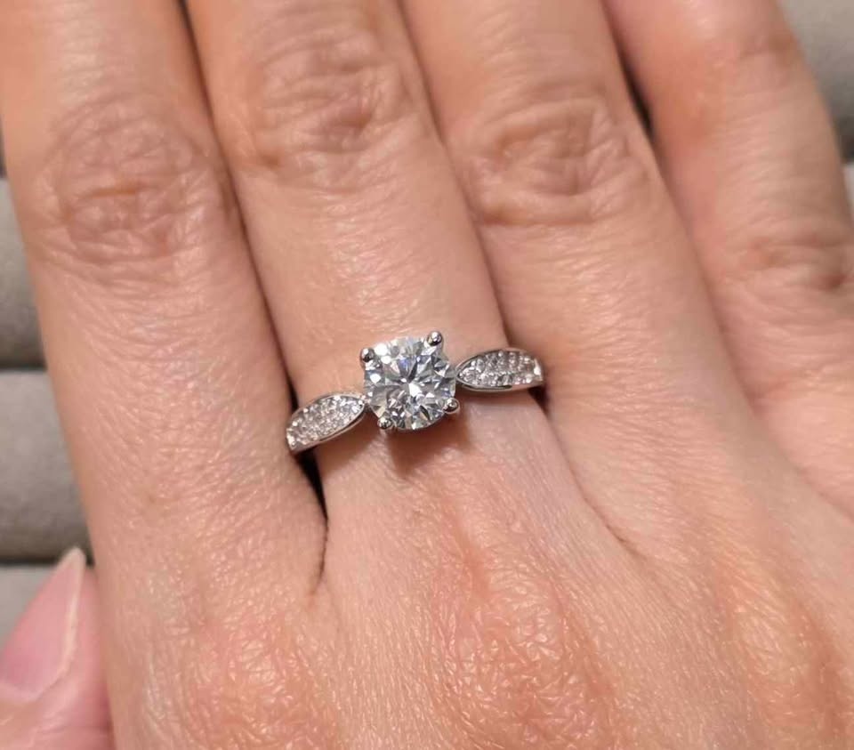 1 Carat Moissanite Ring - photo 3