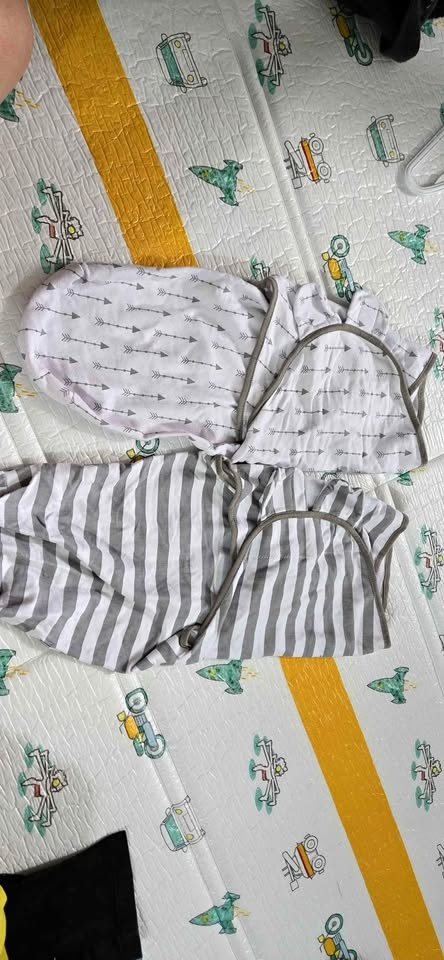 Baby swaddle