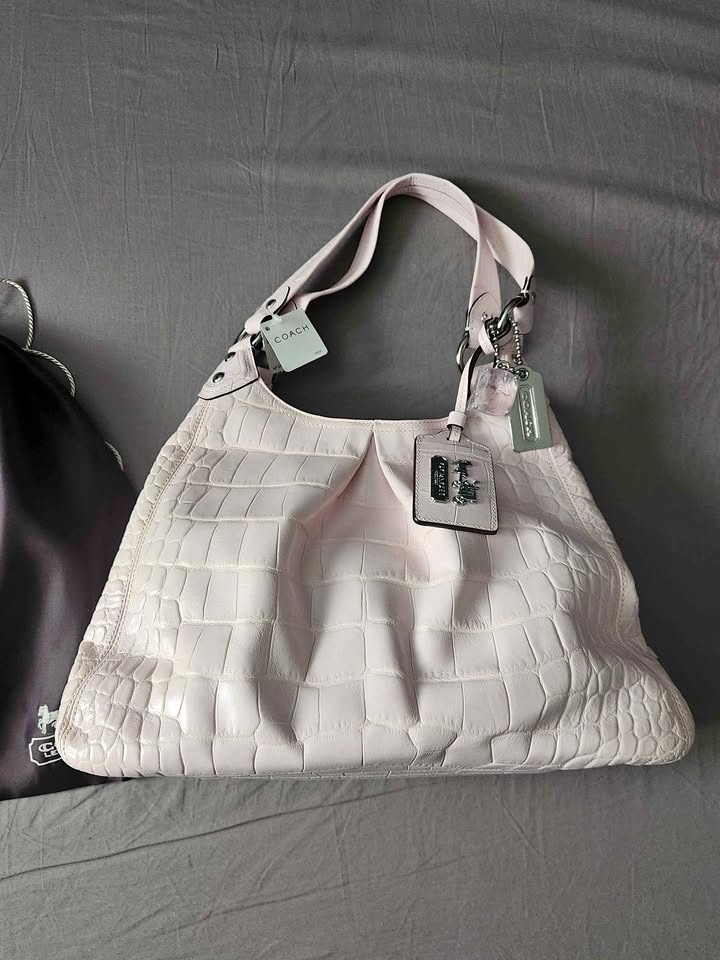SV/PINK embossed Maggie Coach Purse