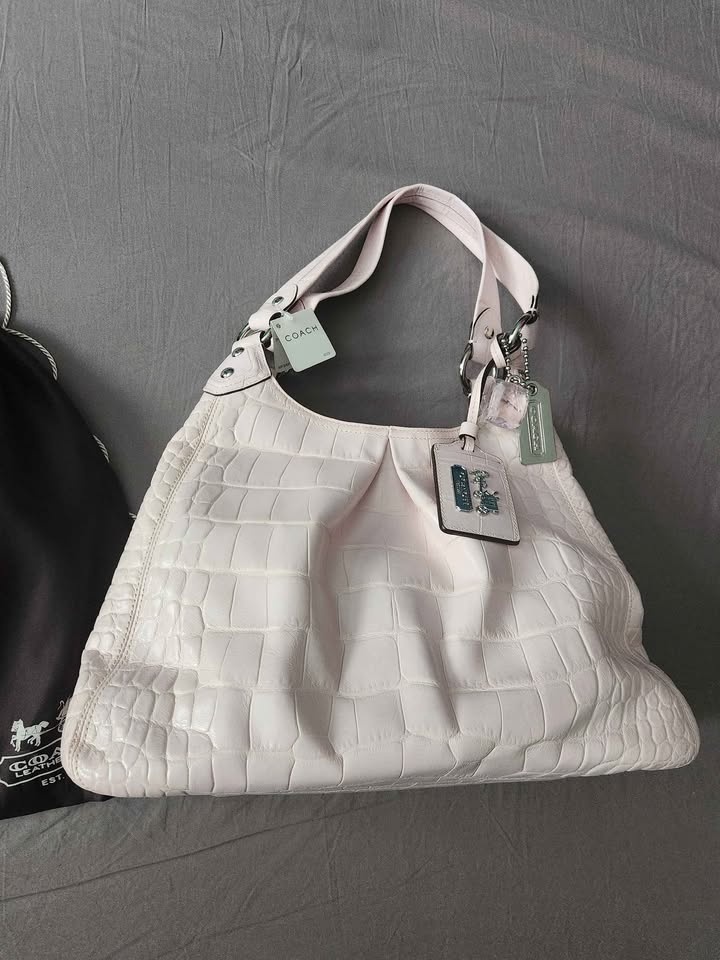 SV/PINK embossed Maggie Coach Purse - photo 2