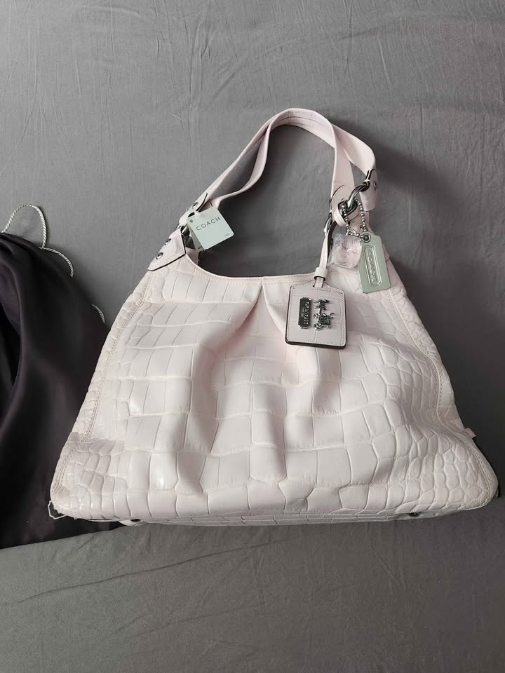 SV/PINK embossed Maggie Coach Purse - photo 3