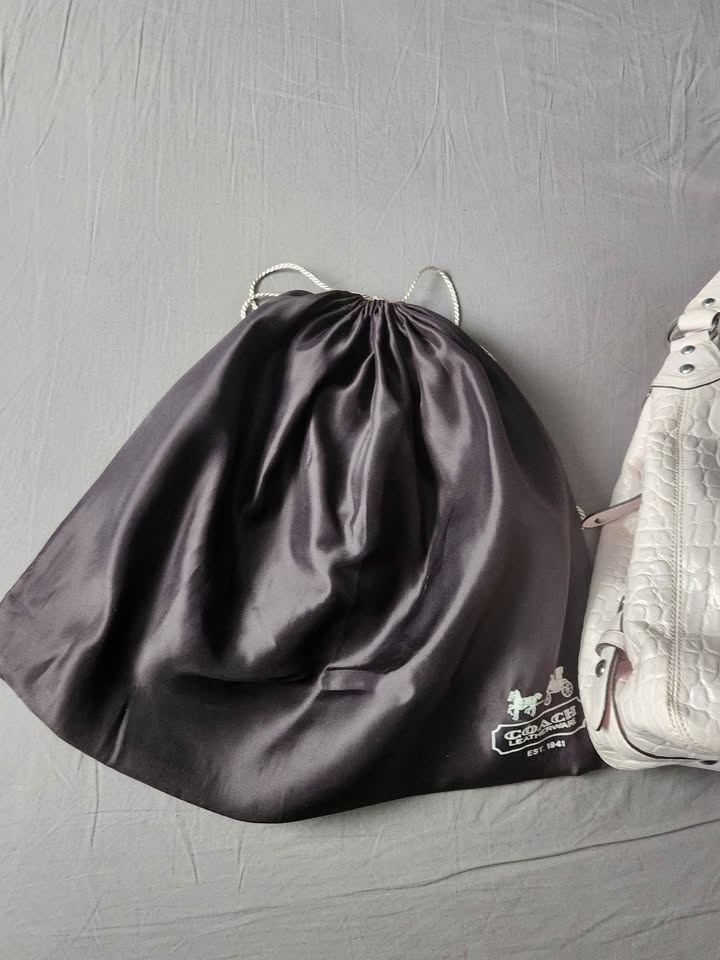 SV/PINK embossed Maggie Coach Purse - photo 4