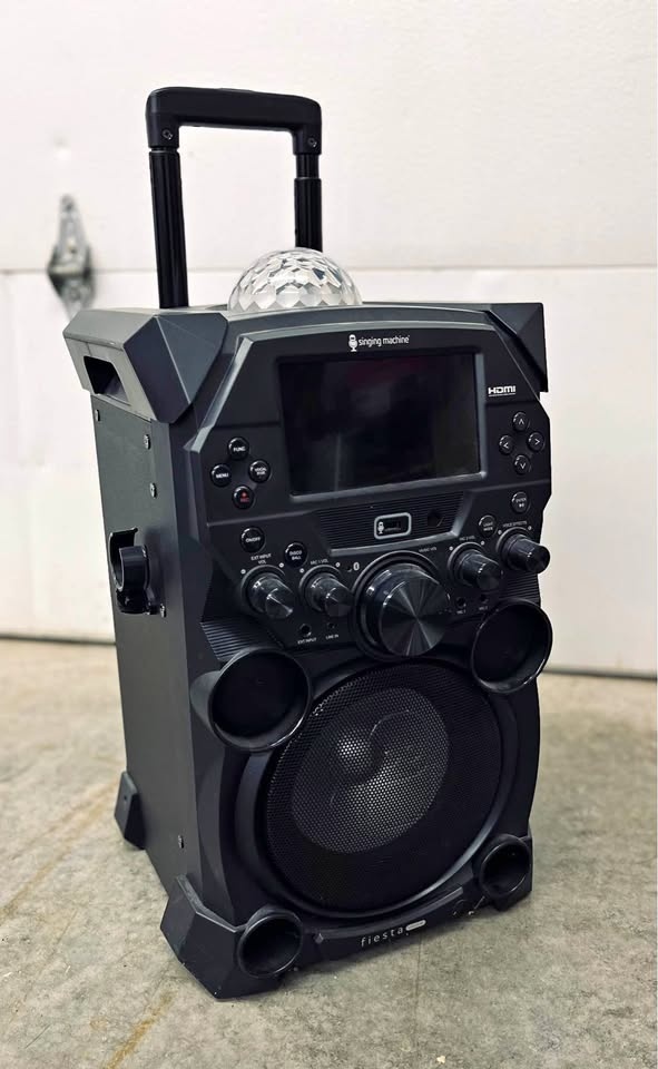 Karaoke machine (Like New)