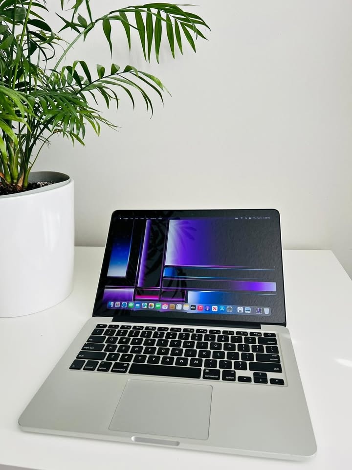 Macbook Pro i5 2.7Ghz, 256Gb Storage, 8Gb Ram