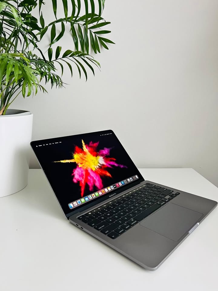 2020 Macbook Pro Touchbar 16GB RAM 256GB STORAGE