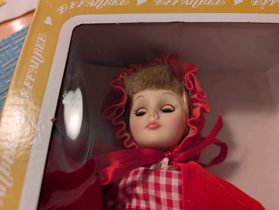 Lot of 13 Effanbee Dolls - Story book series - 1970s & 80s - photo 4