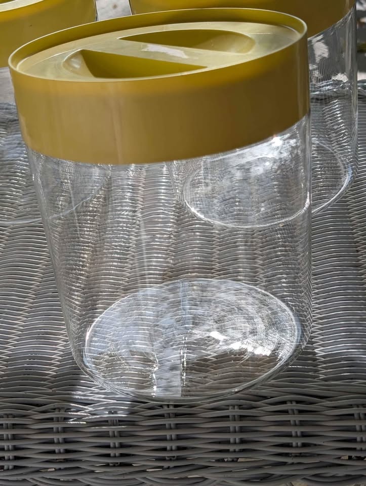 PYREX Yellow 6 inch Screw Top Containers - Lot of 4 - photo 3