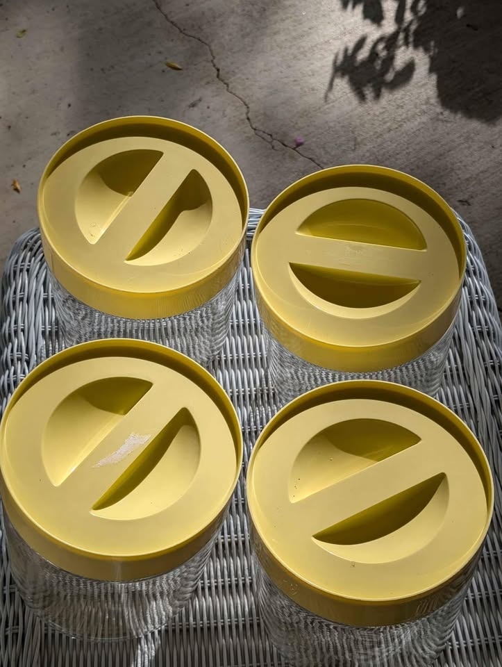 PYREX Yellow 6 inch Screw Top Containers - Lot of 4 - photo 4