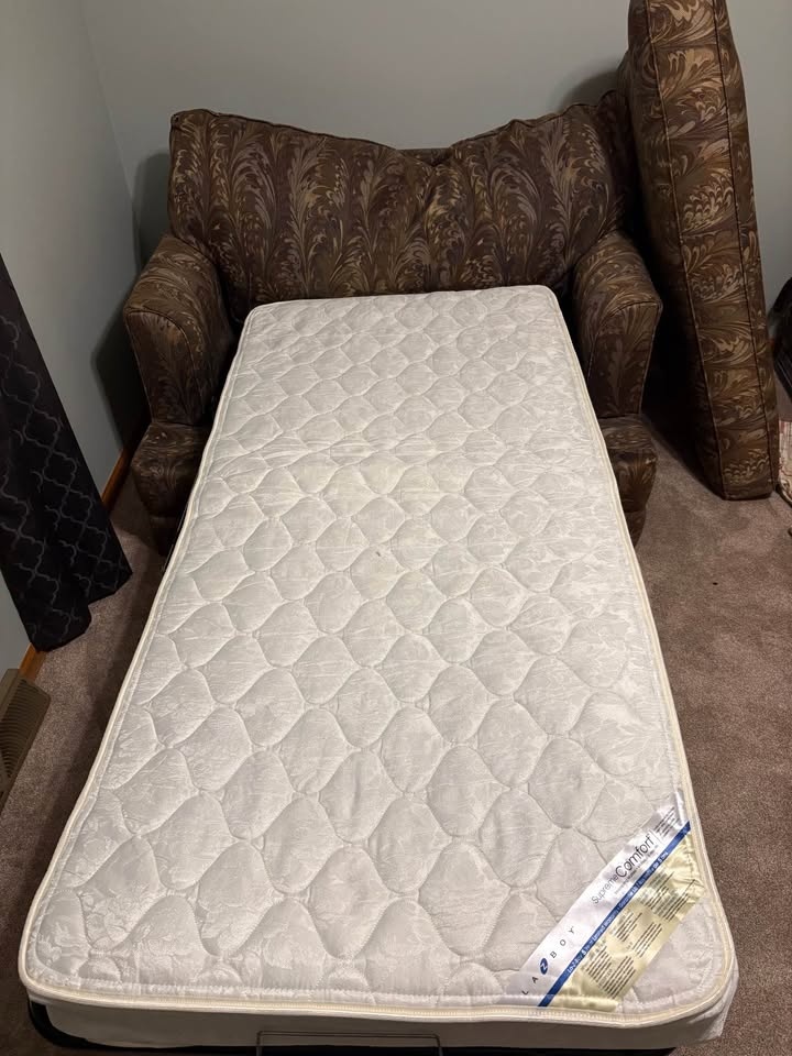 Lazy Boy Chair - photo 2