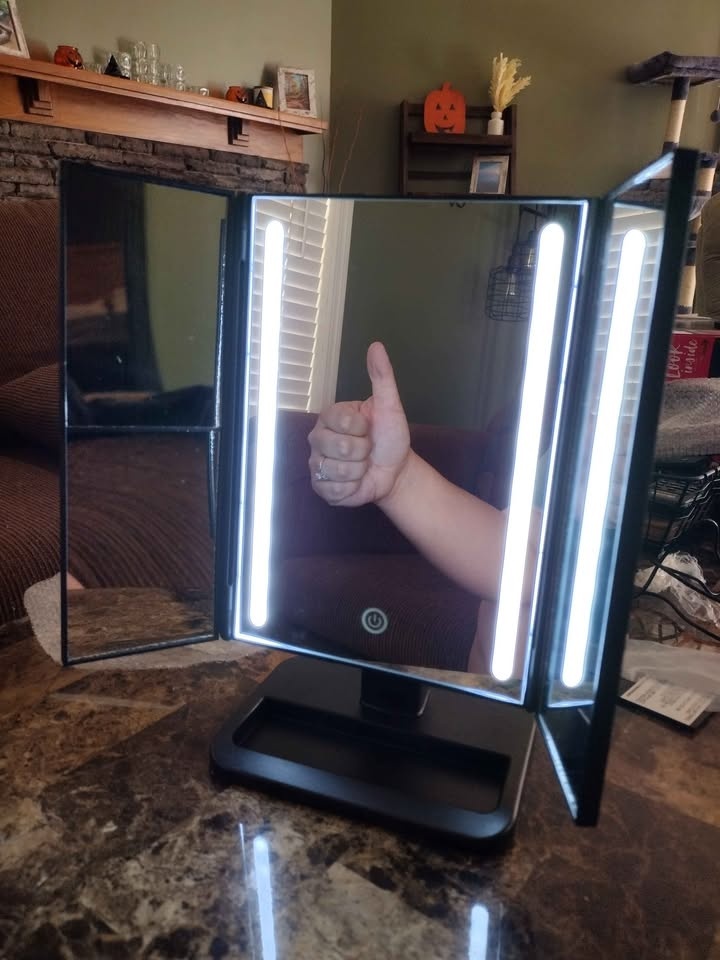 Trifold LED Professional Vanity Makeup Mirror - photo 2