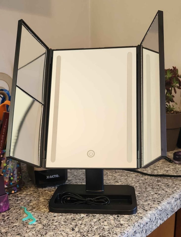 Trifold LED Professional Vanity Makeup Mirror - photo 3