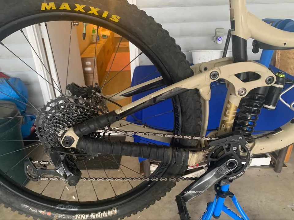 Size M 2019 Giant Reign SX 1 27.5 image indicator(2)