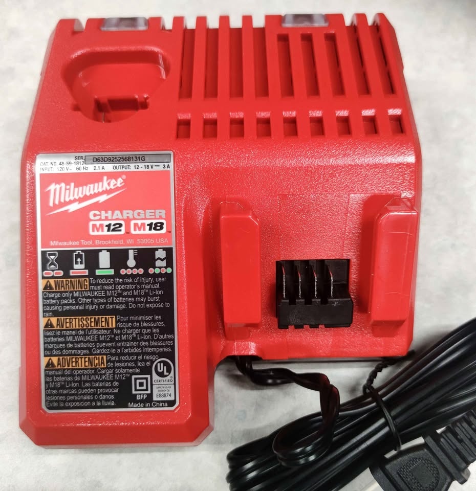 Milwaukee M12 & M18 Multi Voltage Battery Charger - photo 2