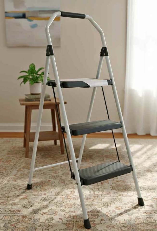 Folding 3 step Stool / Ladder