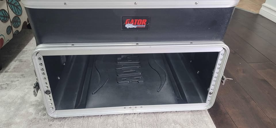 Gator Slant Road Case - Like New - photo 2