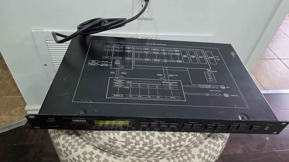 Yamaha TX81Z FM Tone Generator - photo 3