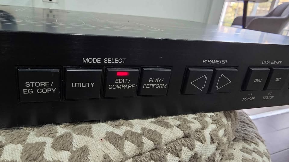 Yamaha TX81Z FM Tone Generator - photo 5