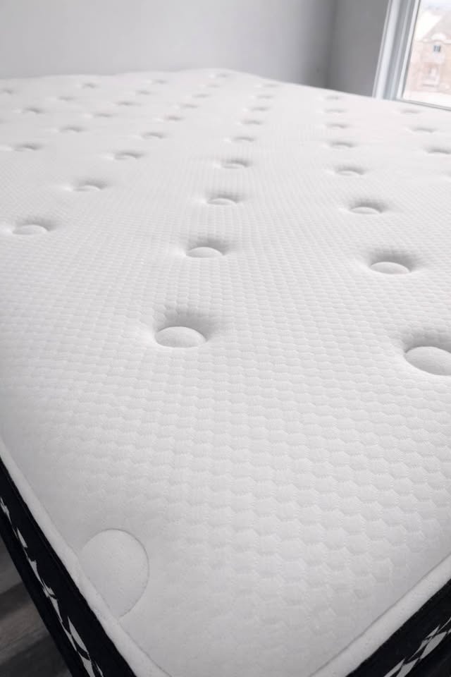 Sleep Country Queen Mattress - Plush and Clean - photo 2