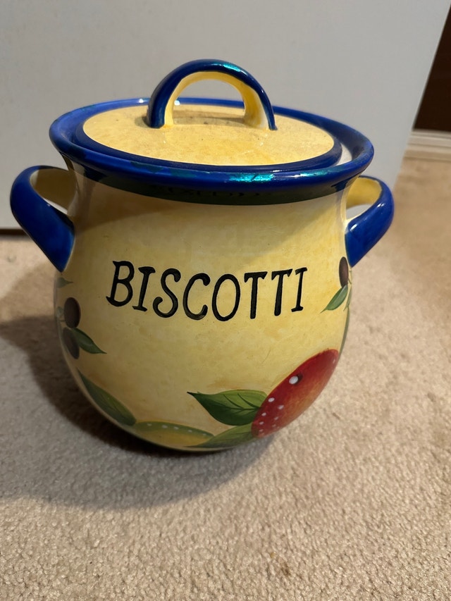 BISCOTTI yellow ceramic jar (Good condition) $20 firm