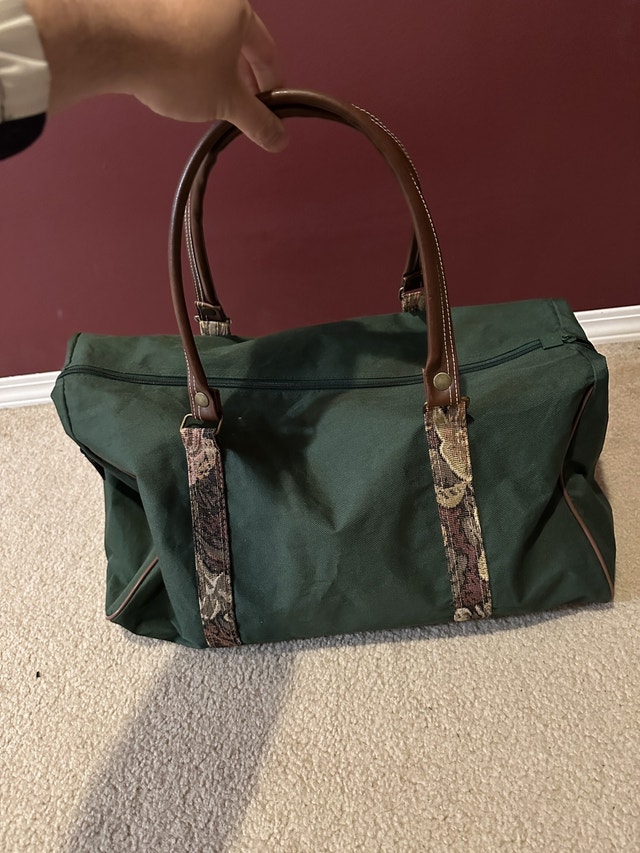 Green Travel/ Luggage Bag for Sale! (Perfect Condition) - photo 3
