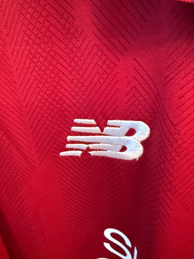 Liverpool Home Soccer Jersey w/ UCL Patches - XL - photo 5
