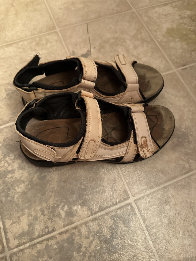 Unisex Brown Sandals (Men's US 11)
