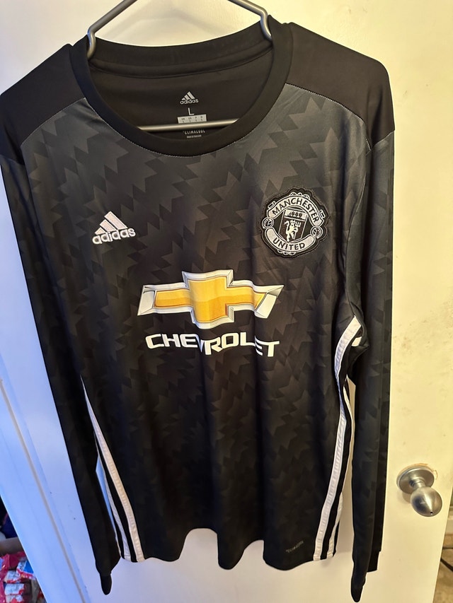 Manchester United away black long sleeve soccer jersey for sale!