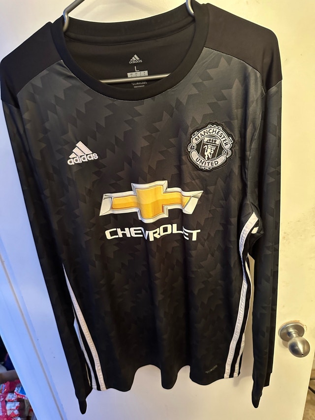 Manchester United away black long sleeve soccer jersey for sale! - photo 2
