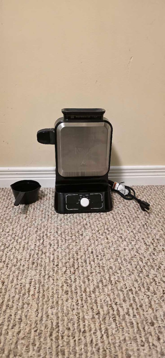 Ninja BW1000C Belgian Waffle Maker