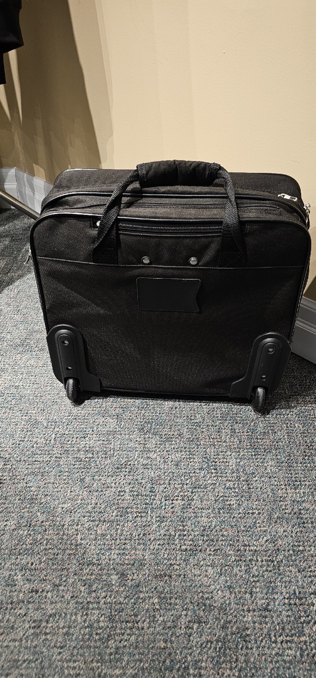 TARGUS 16" Rolling Laptop Bag with Telescoping Handle - photo 2