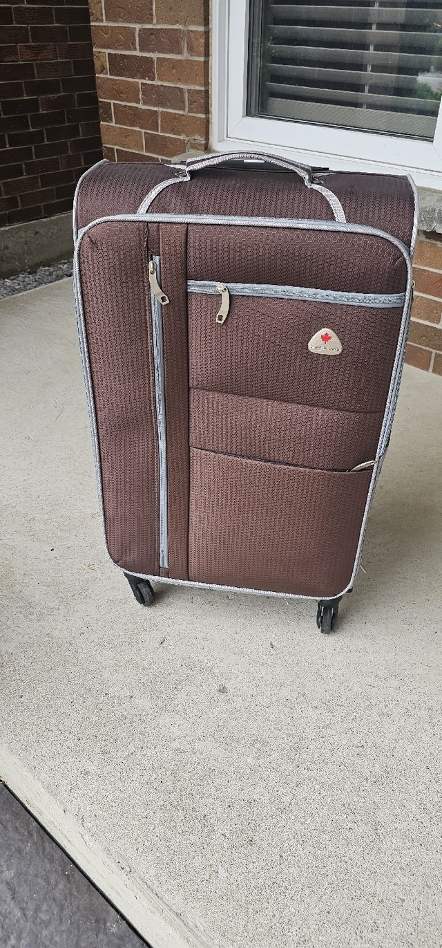24" Canadian Tourist Spinner Travel Suitcase