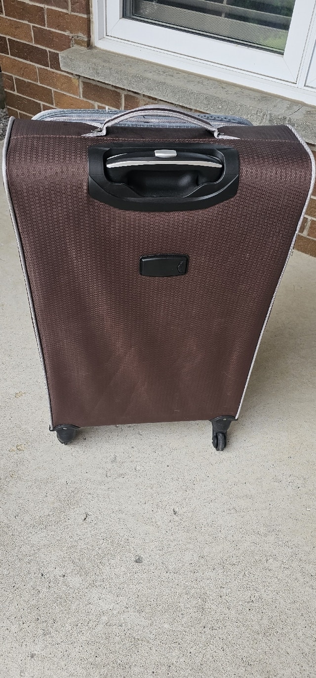 24" Canadian Tourist Spinner Travel Suitcase - photo 2