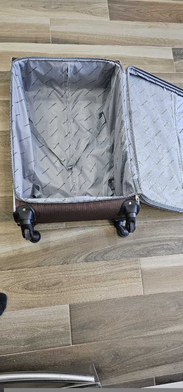 24" Canadian Tourist Spinner Travel Suitcase - photo 4
