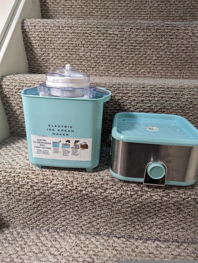 Nostalgia Ice Cream Maker - photo 2