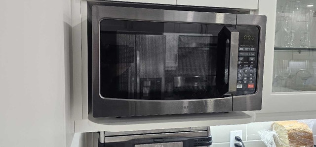 TOSHIBA EM131A5C-BS Microwave