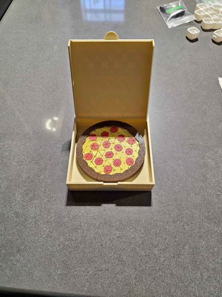 3D Printed Pizza Fidget (FREE Box w/ 6 Slices!)