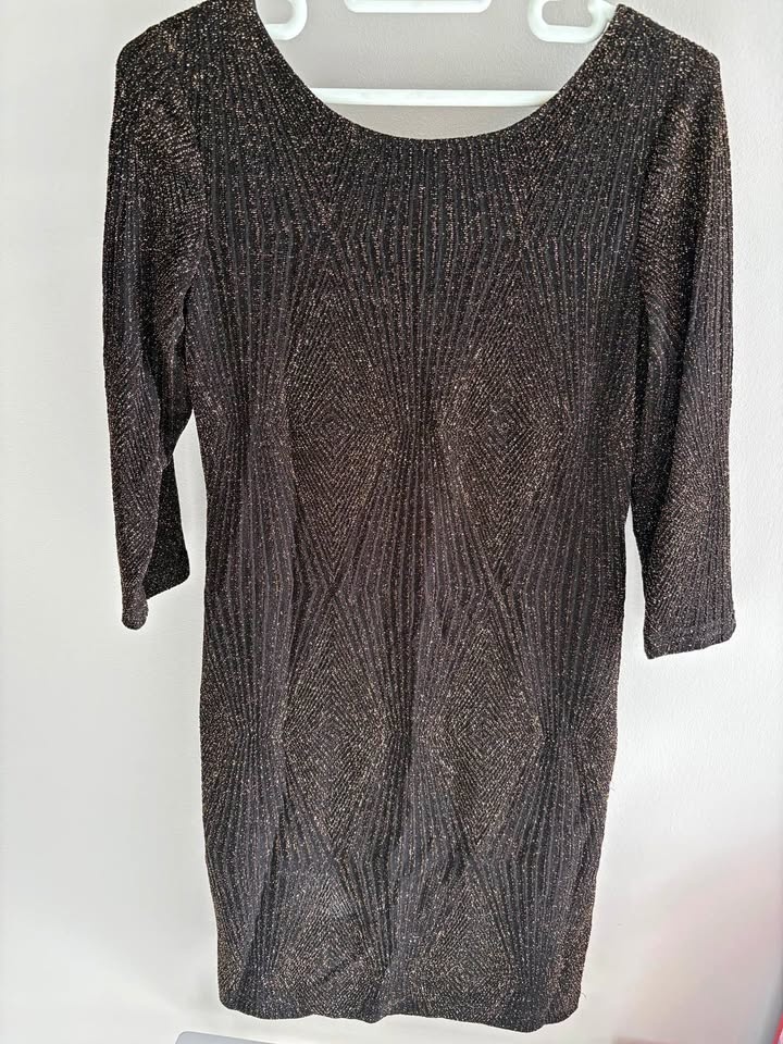 Black and Gold Dress Size 10 ($25)