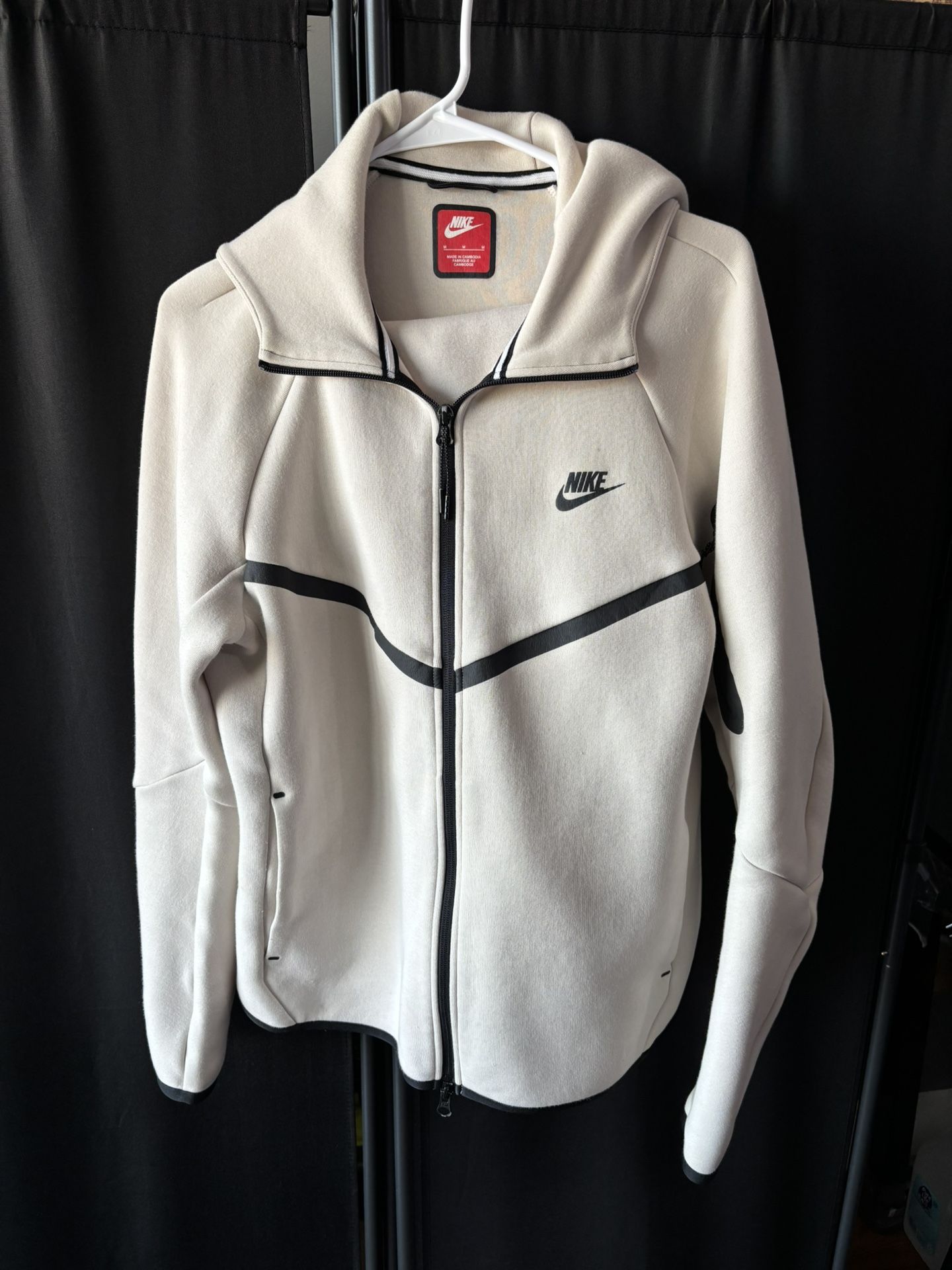 Men's Nike Tech Size M