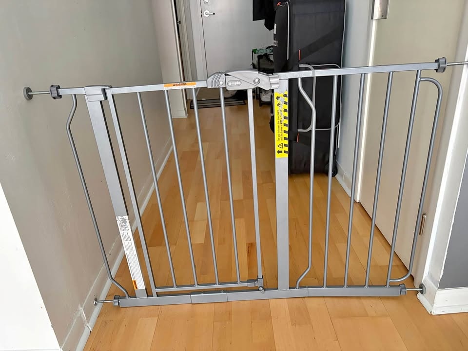 Adjustable Baby / Pet Safety Gate