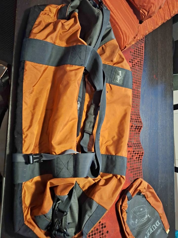 Eagle Creek Near New ESCargo Large Duffle Bag